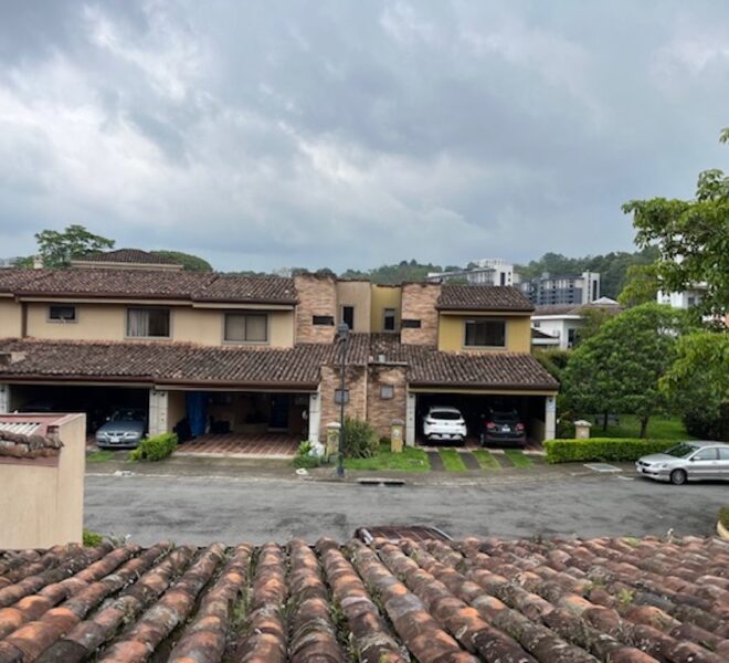 Se Vende Condominio Colonial El Roble en Guayabos Curridabat