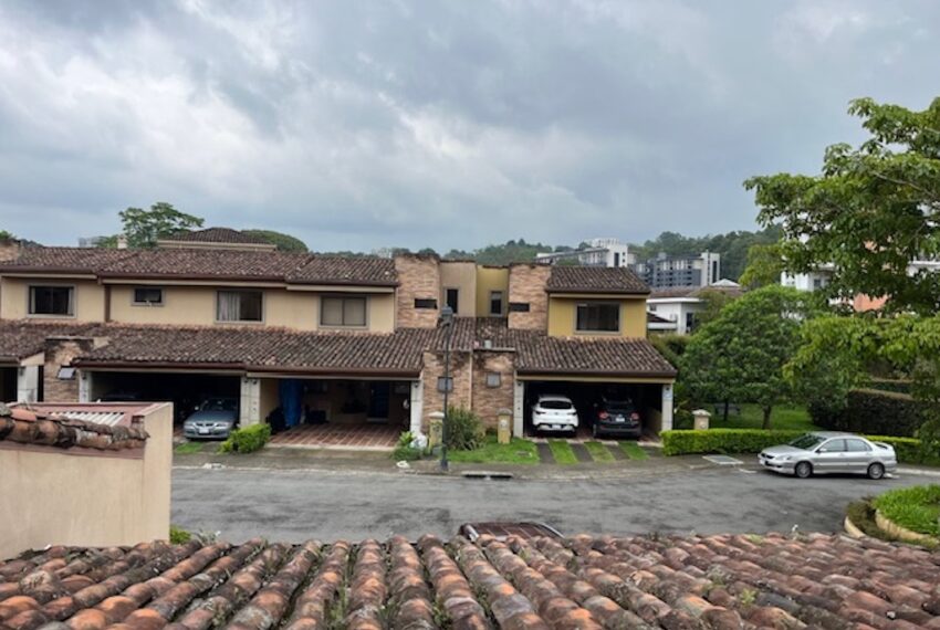 Se Vende Condominio Colonial El Roble en Guayabos Curridabat